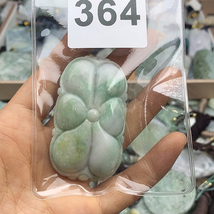 翡翠颈饰未镶嵌用****9翡翠