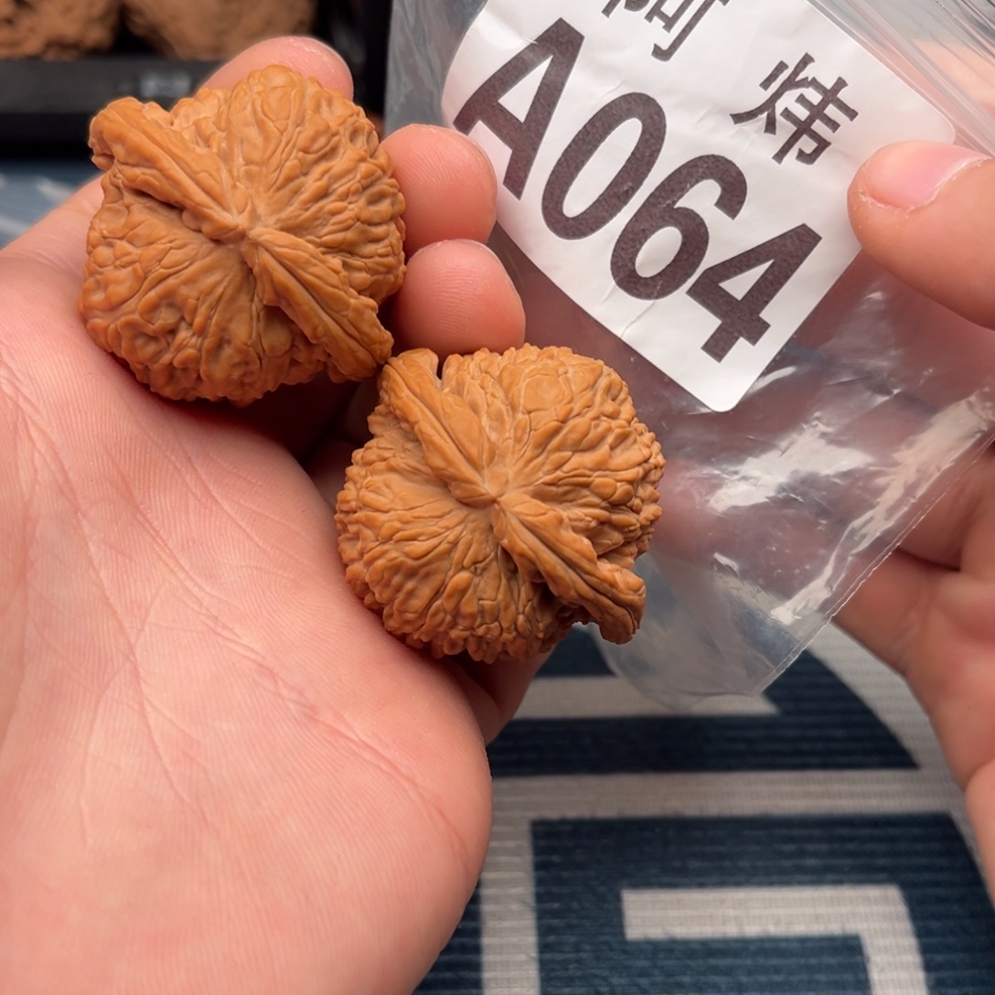文玩核桃吊坠闷白40