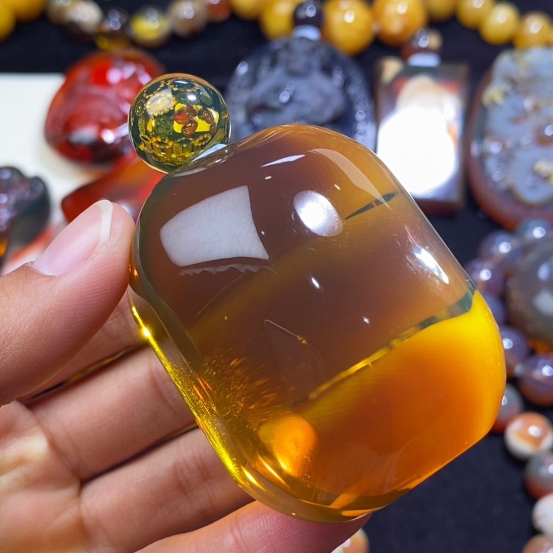 琥珀未镶嵌颈饰52.6克