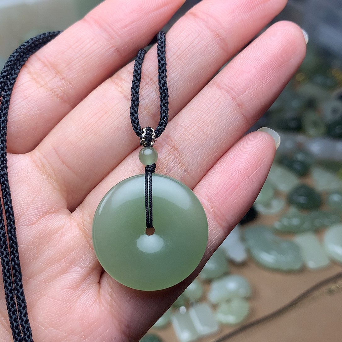 和田玉吊坠未镶嵌