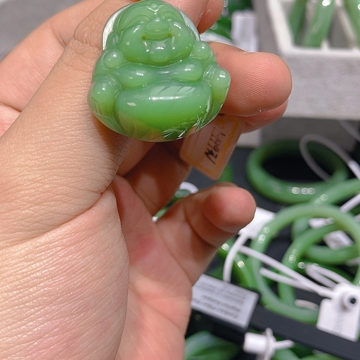 月***兮和田玉（碧玉）18K金镶嵌颈饰