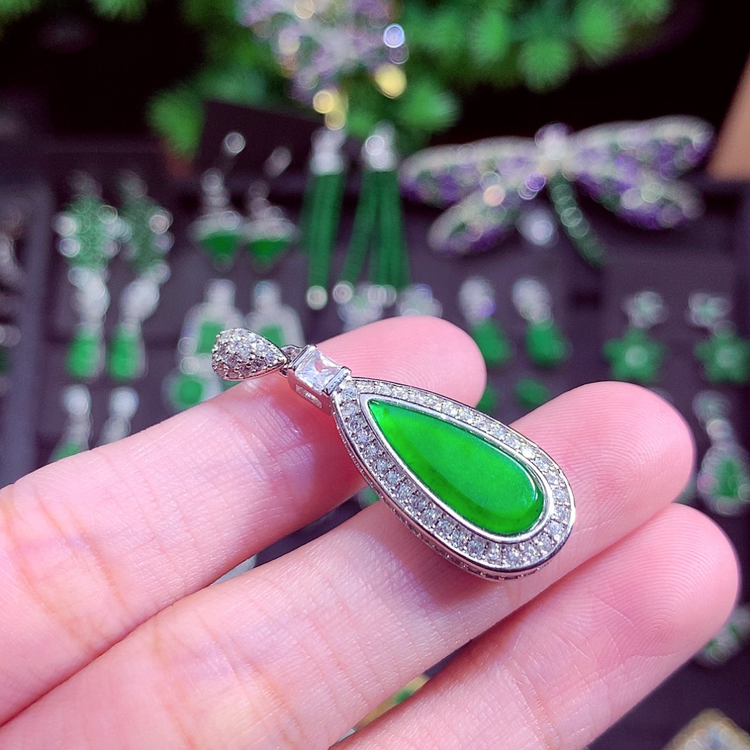 颈饰未镶嵌翡翠天然