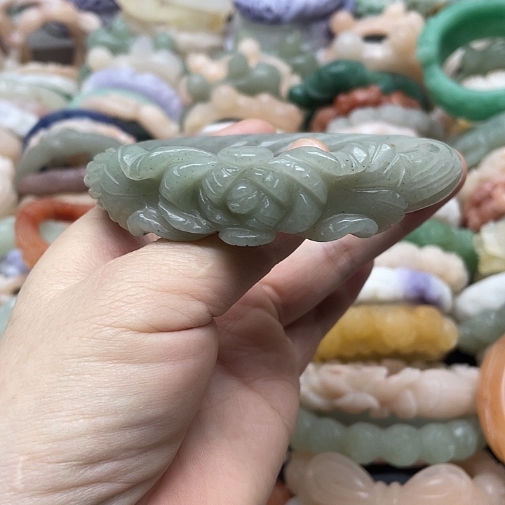 未镶嵌手镯石英岩玉