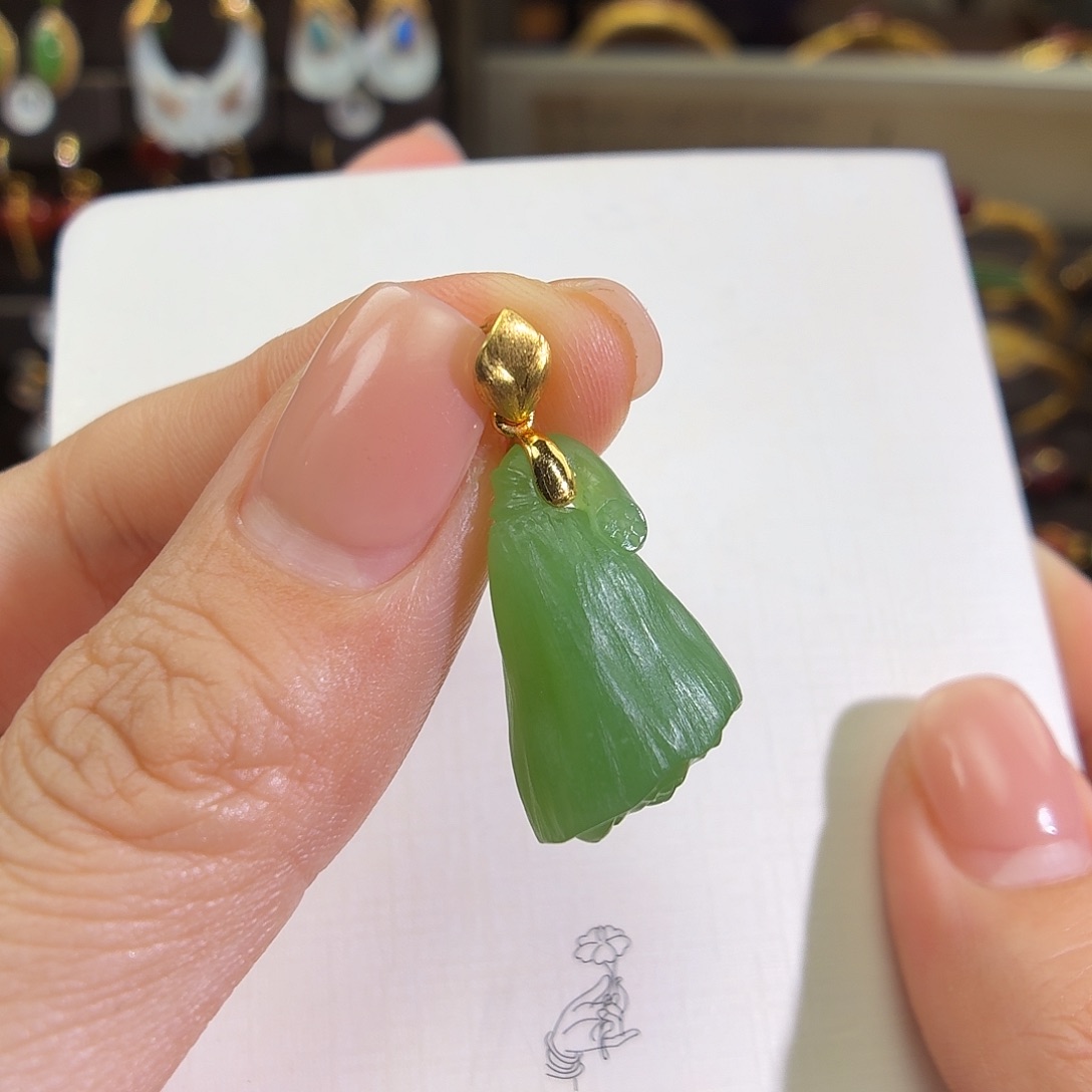 颈饰18K金镶嵌和田玉