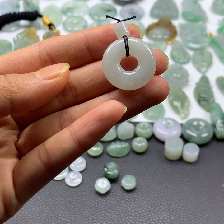 翡翠颈饰未镶嵌甜甜圈