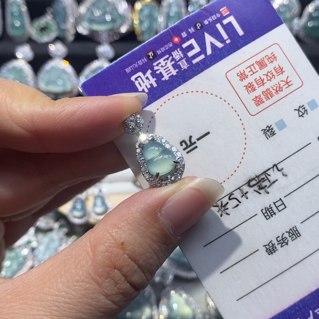 翡翠颈饰未镶嵌翡翠