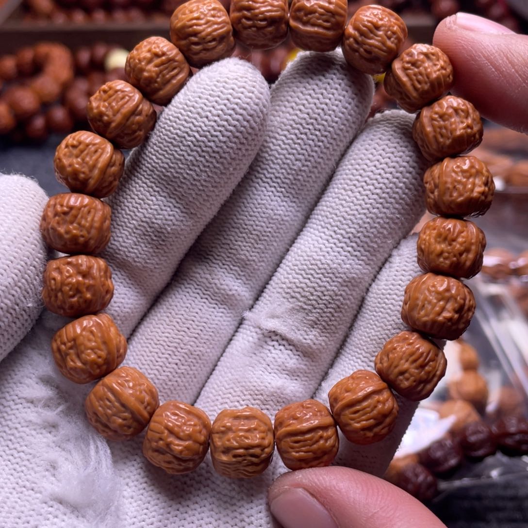 猴头核桃手串12左右金蟾