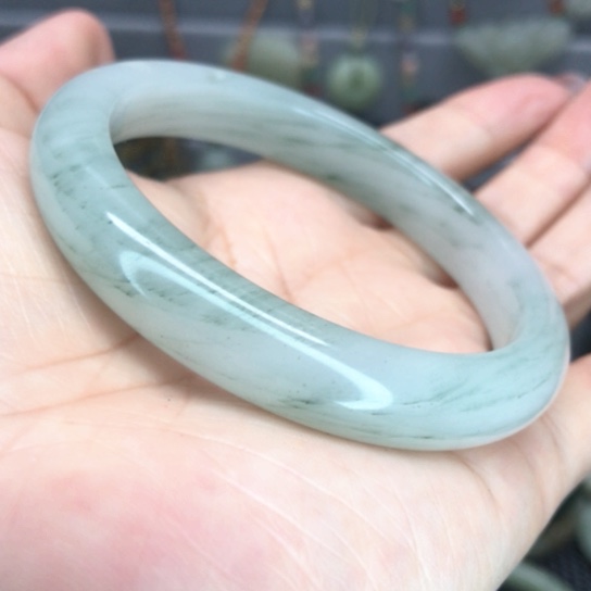 透闪石质玉手镯未镶嵌