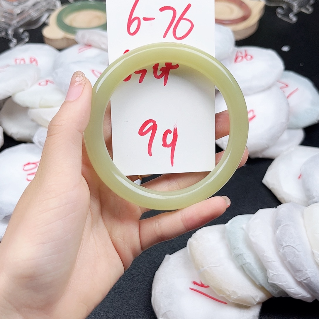 未镶嵌手镯石英质玉6.76
