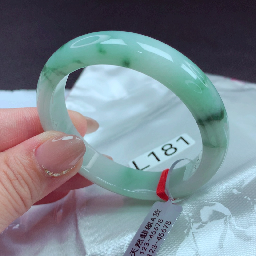 翡翠手镯未镶嵌手镯88