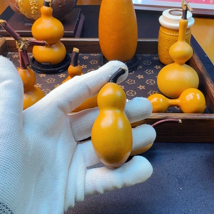 随***。大叶紫檀（黑酸枝木类）