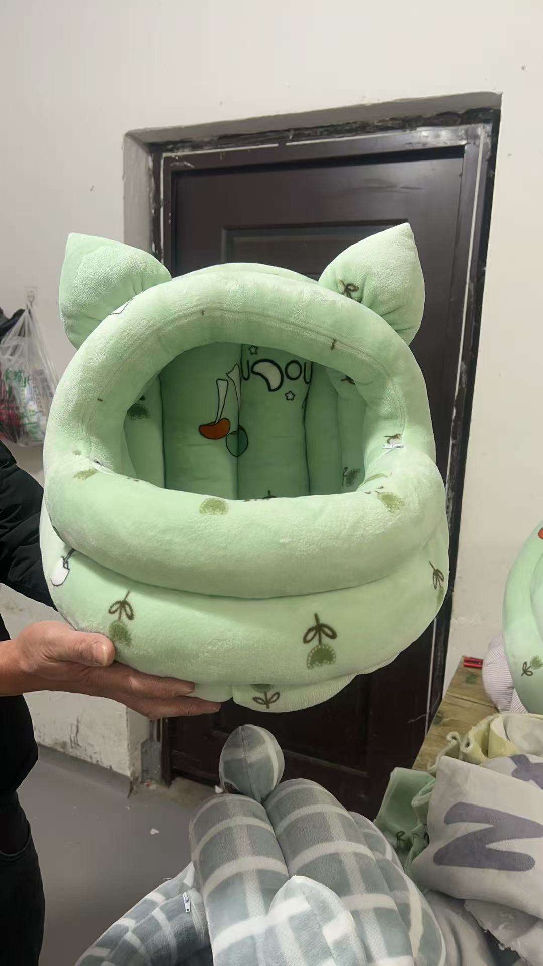 绿色毛绒绒宠物窝
