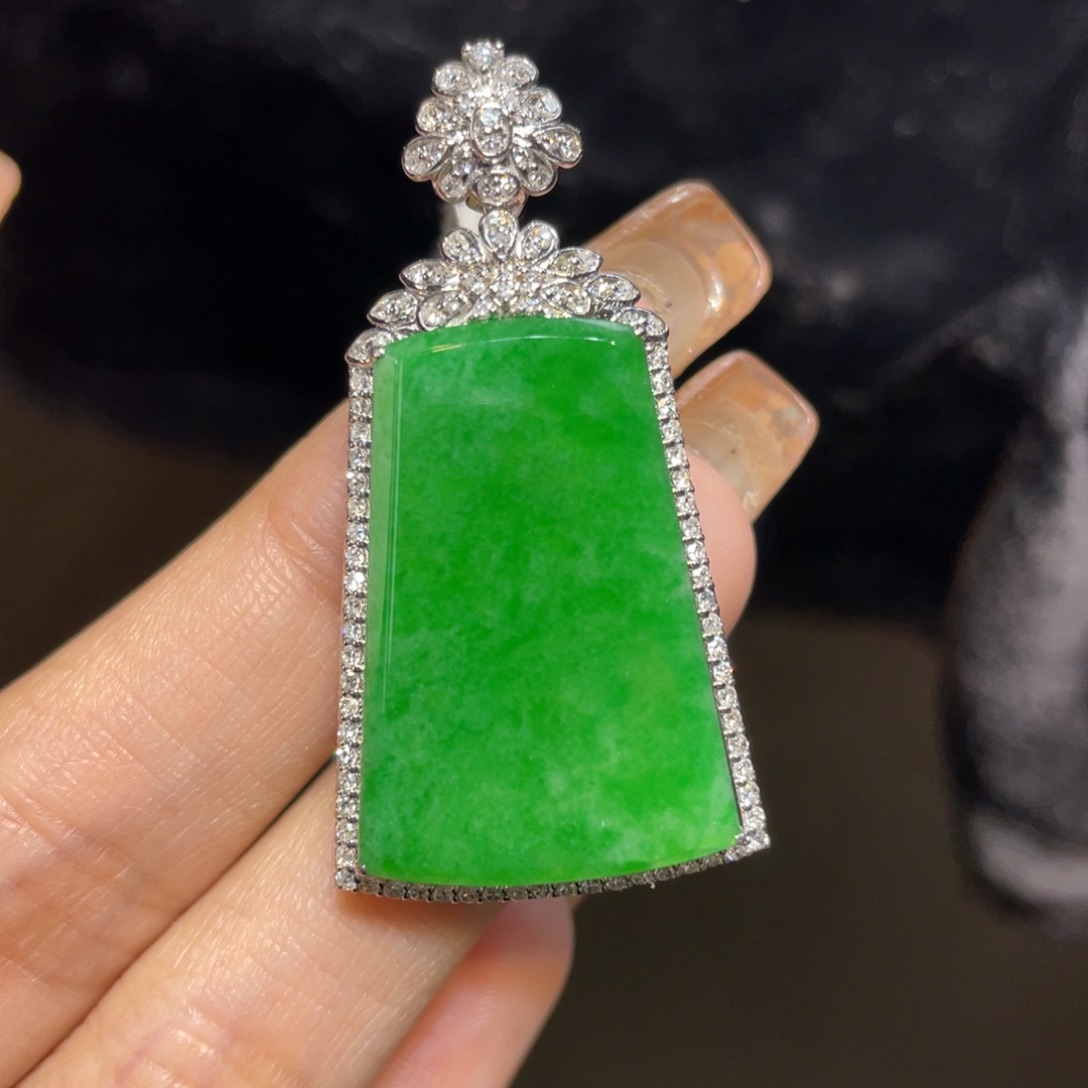 翡翠颈饰18K金镶嵌天然缅甸翡翠