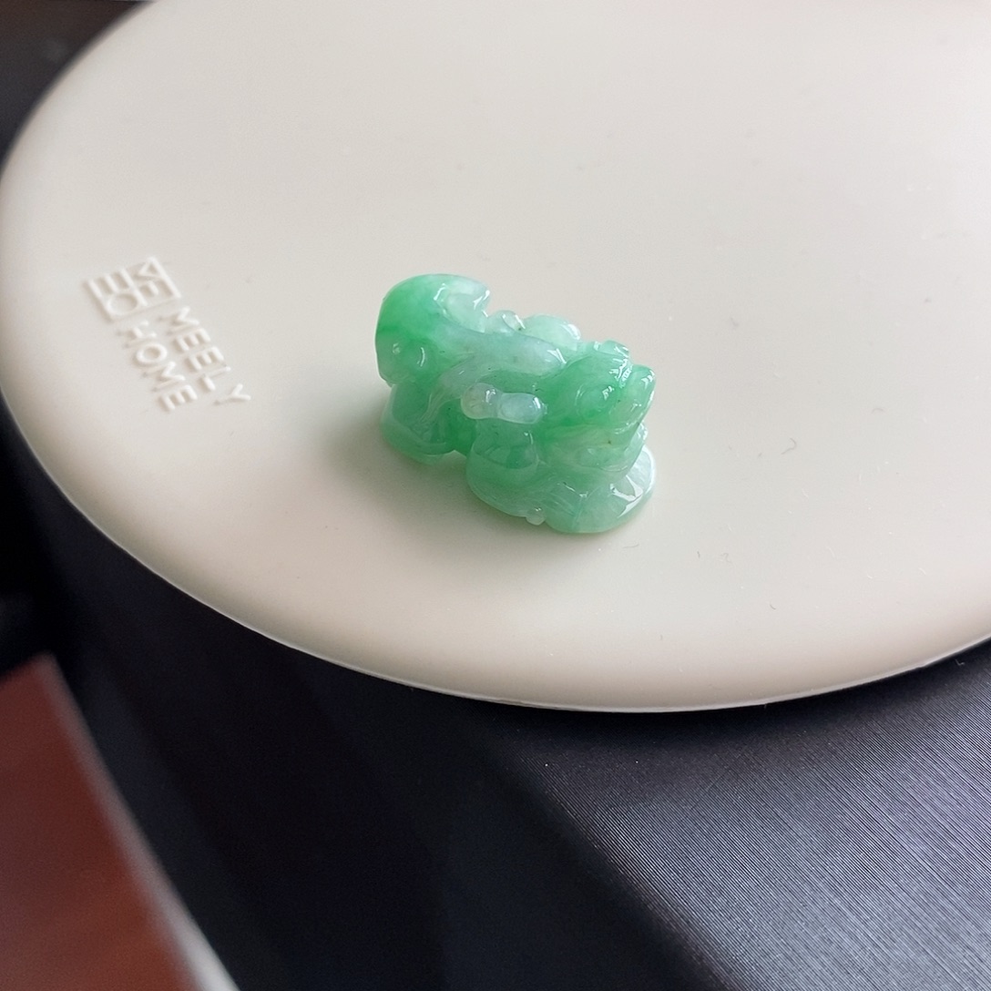 翡翠未镶嵌手链貔貅