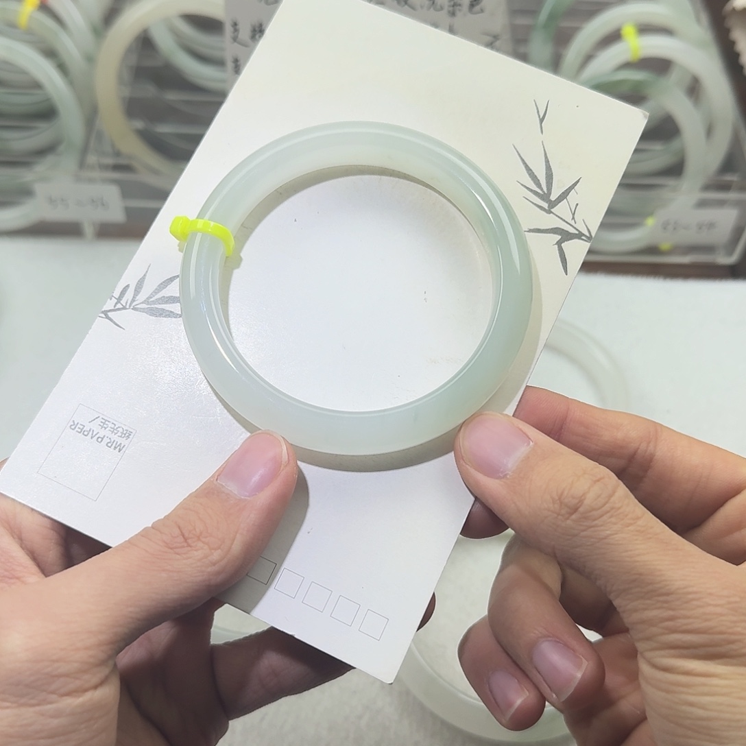 W****石英质玉（天山翠）未镶嵌手镯