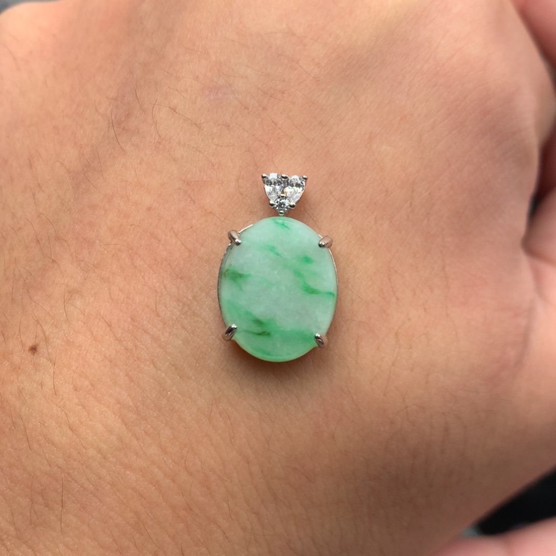 翡翠未镶嵌颈饰你是