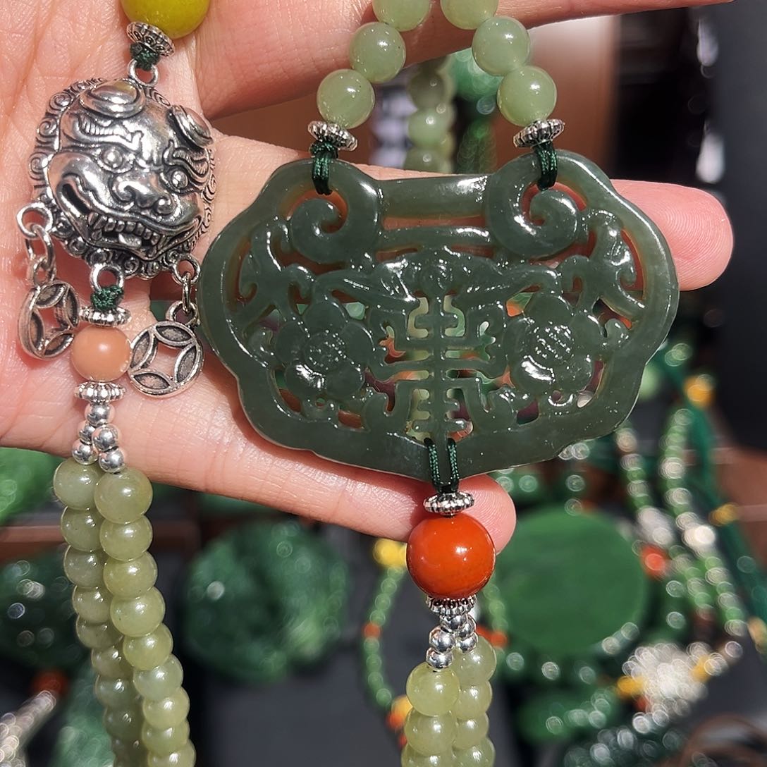 颈饰未镶嵌和田玉（糖玉）