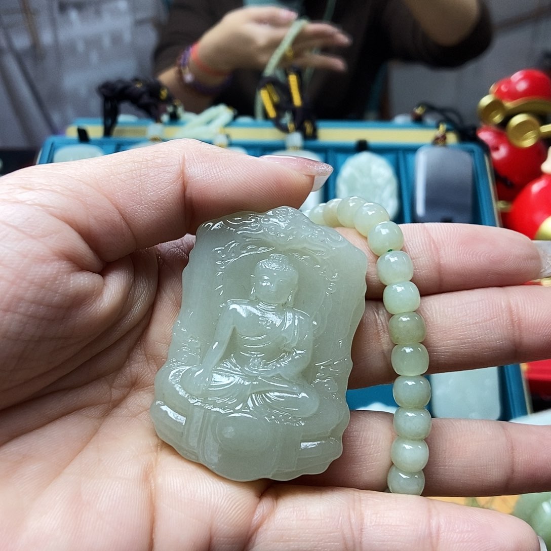 和田玉颈饰未镶嵌建*