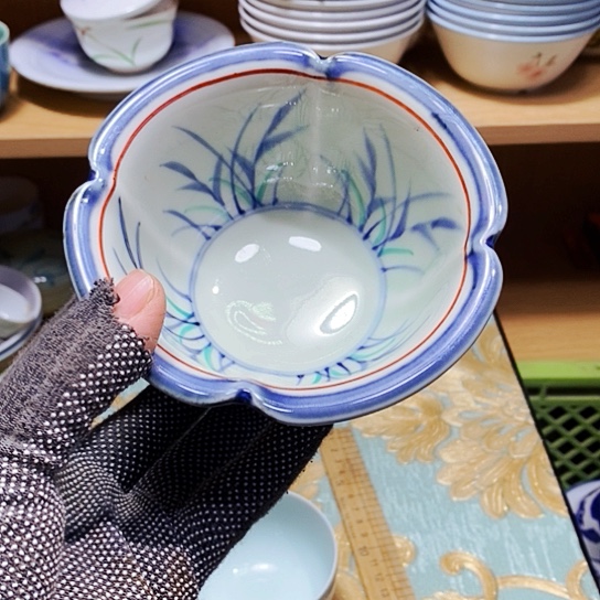 瓷片鑫年快乐。万事如意