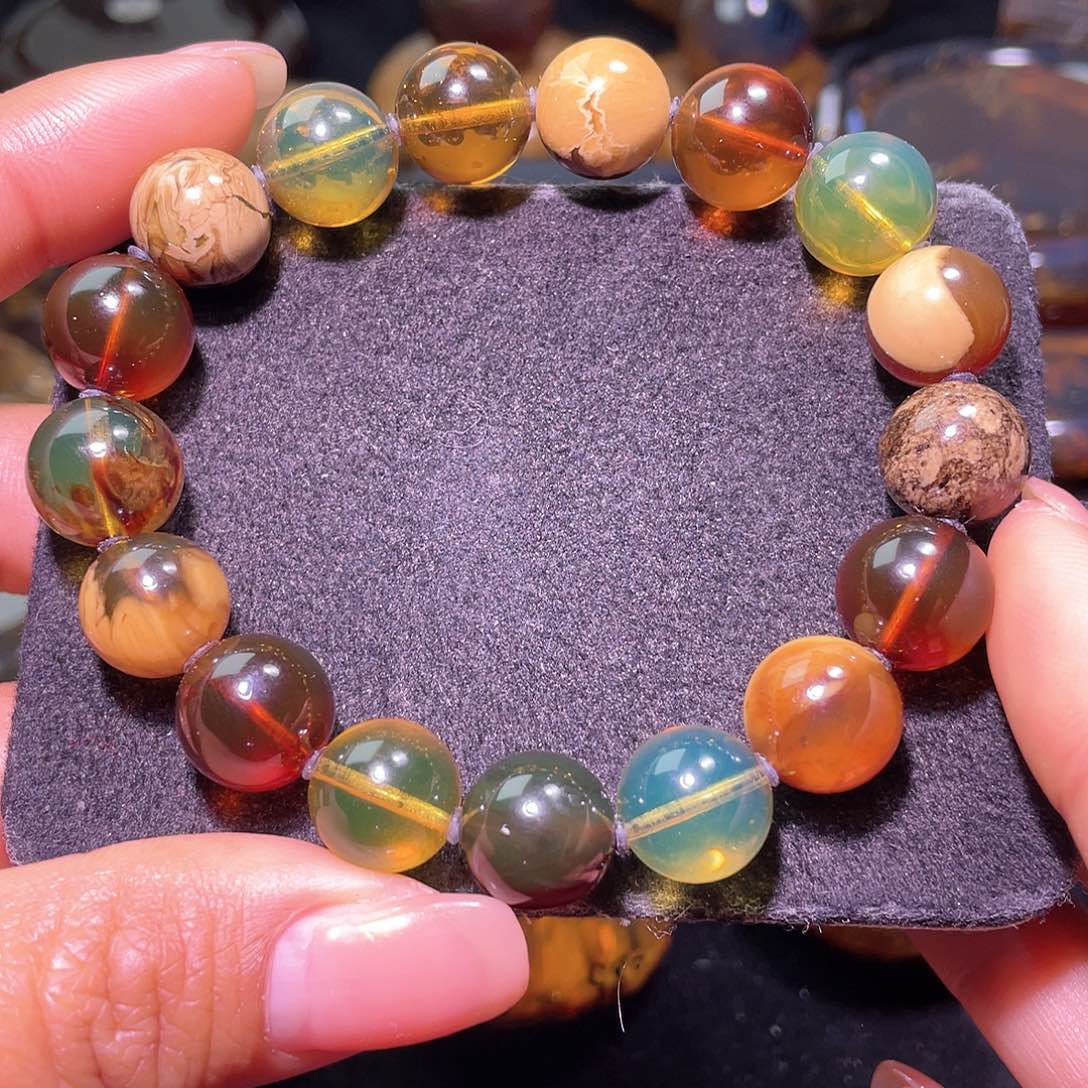 琥珀裸石未镶嵌？