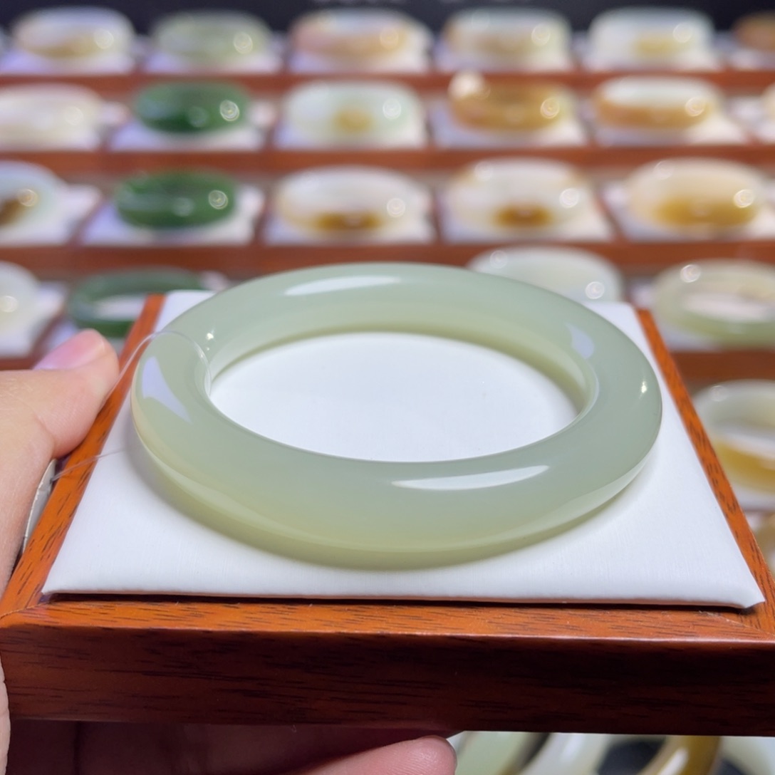 【闪购商品】和田玉手镯未镶嵌