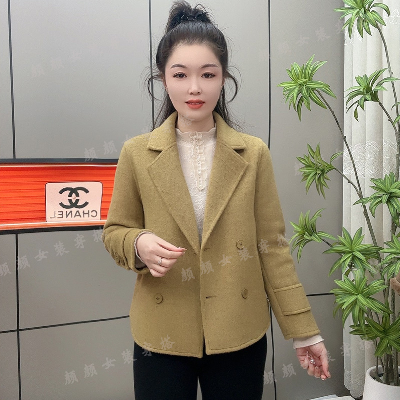 2025秋冬新款洋气显瘦绵羊毛大衣时尚气质短款毛呢外套