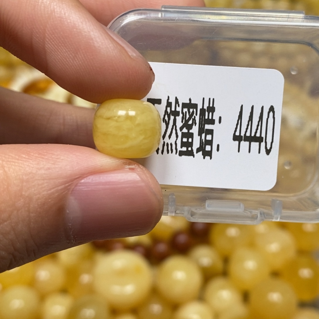 蜜蜡未镶嵌珠宝奇石4440