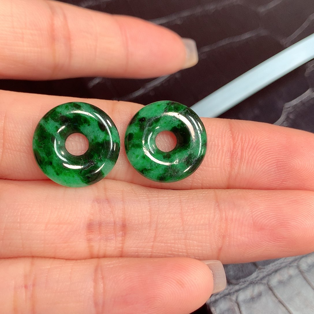 翡翠耳饰未镶嵌天然翡翠