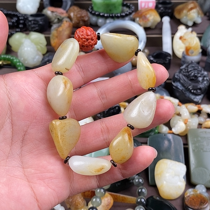 欣***市和田玉未镶嵌颈饰