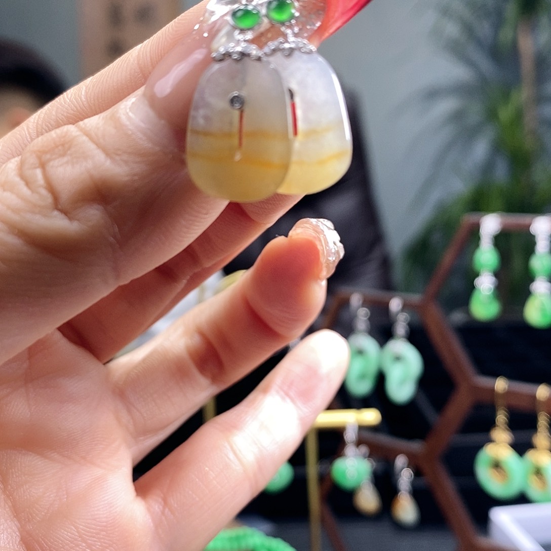 翡翠耳饰18K金镶嵌翡翠