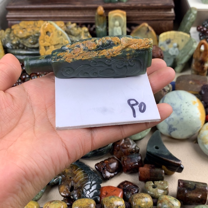 岫岩河磨玉（透闪石质玉）烟嘴未镶嵌民**物