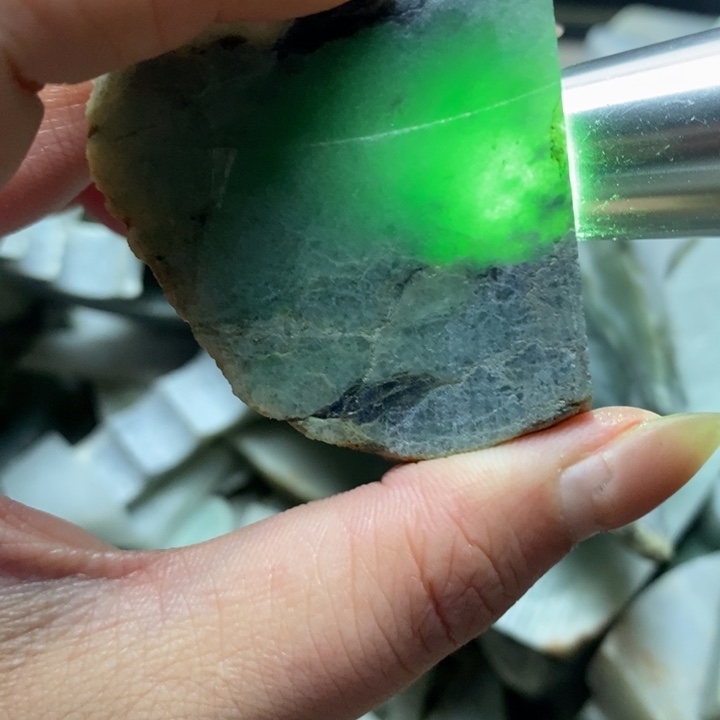 翡翠未镶嵌颈饰翡翠