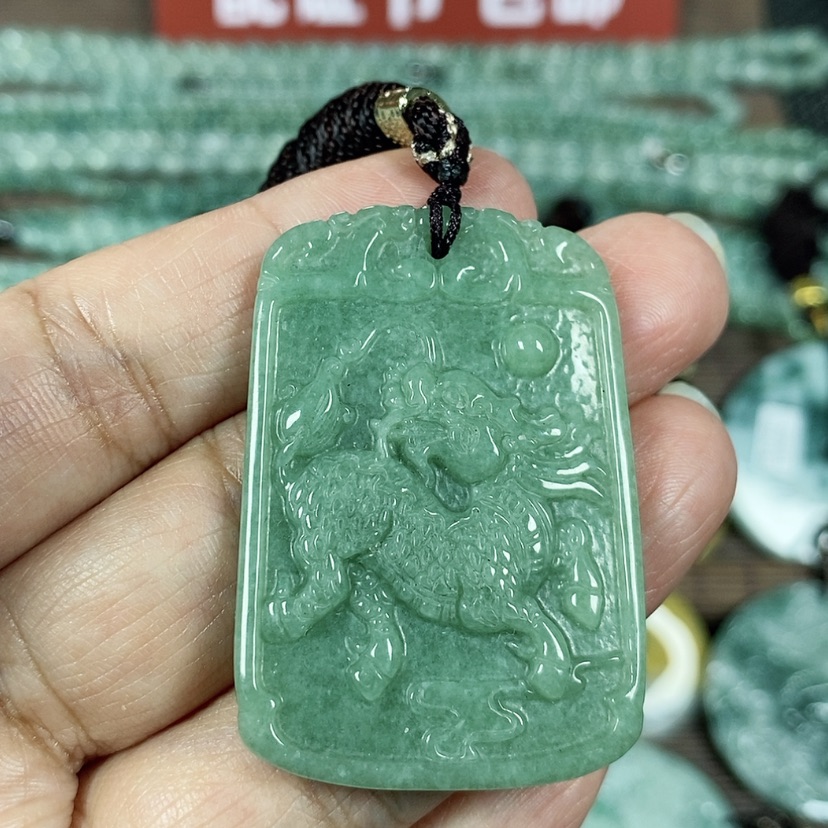 【闪购商品】翡翠颈饰未镶嵌玉吊坠翡翠玉麒麟牌