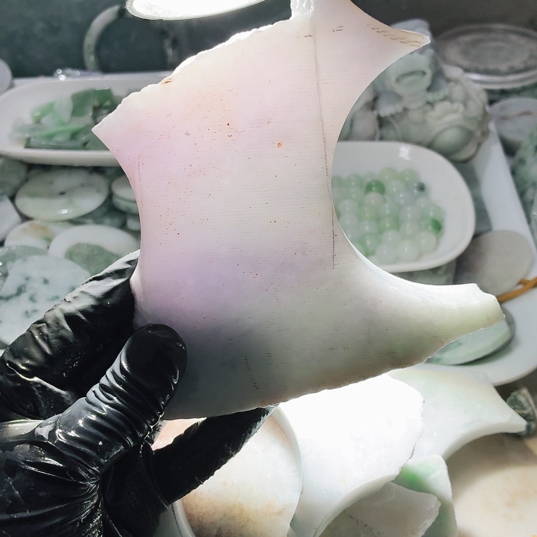 翡翠未镶嵌颈饰边角料