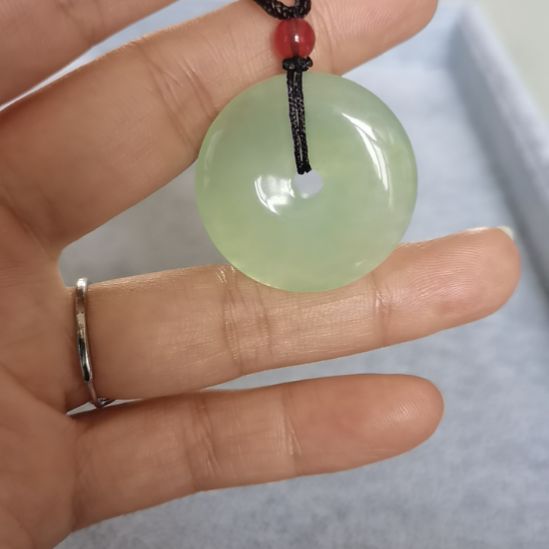 未镶嵌蛇纹石玉吊坠