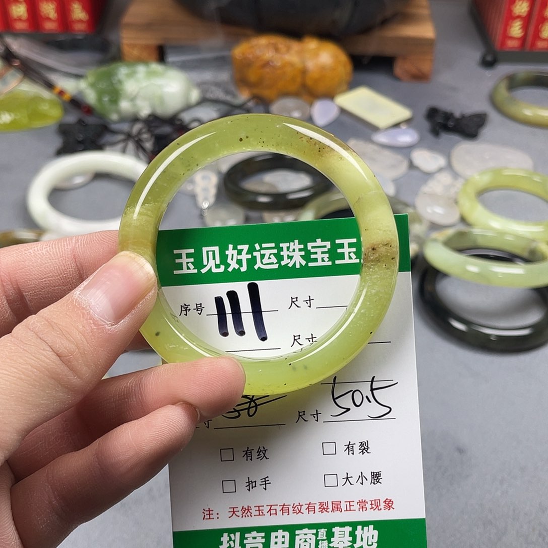 蛇纹石玉手镯未镶嵌