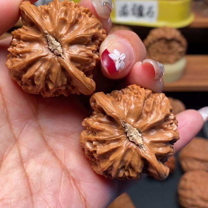 叶***伦文玩核桃吊坠40全品宫灯