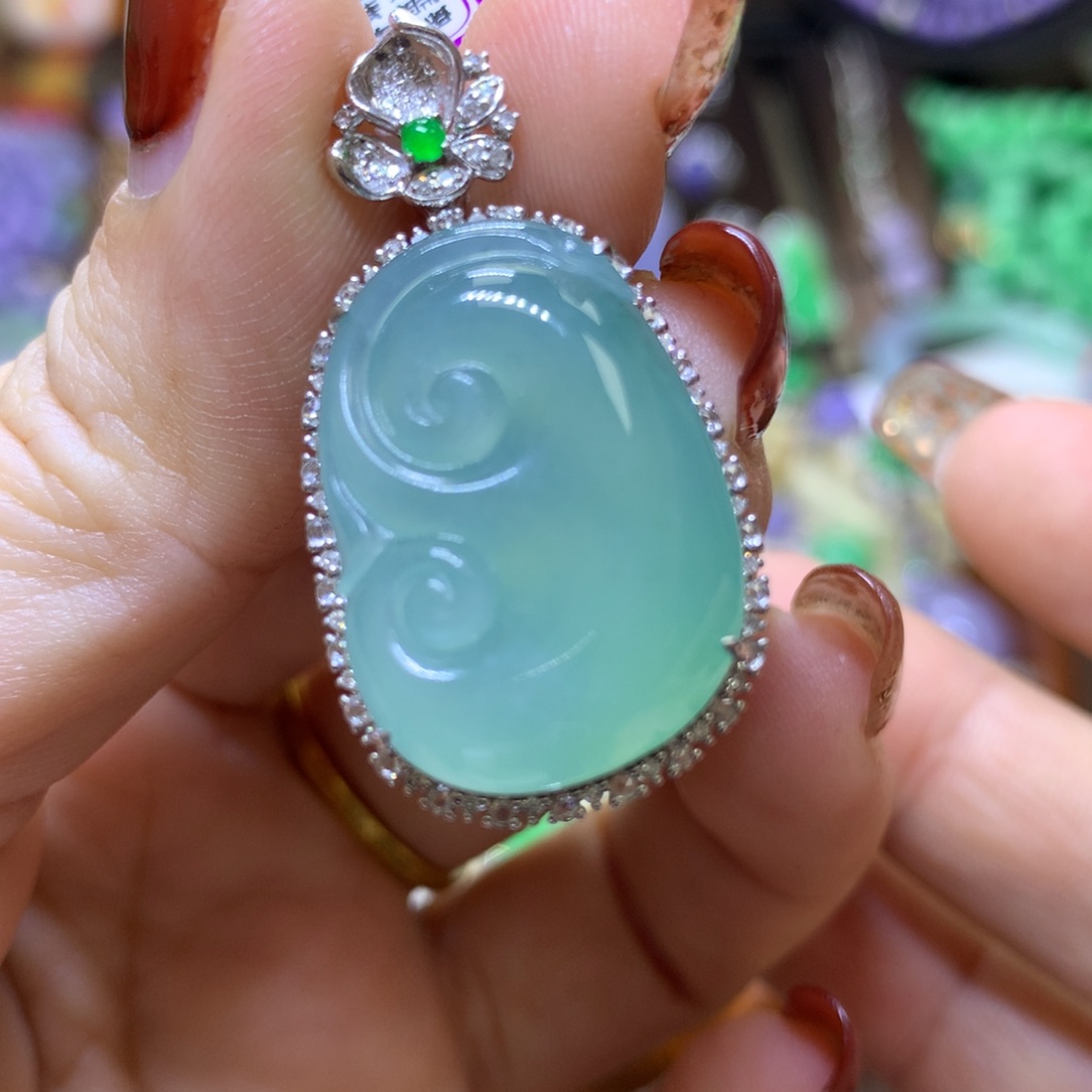 【闪购商品】翡翠颈饰18K金镶嵌翡翠