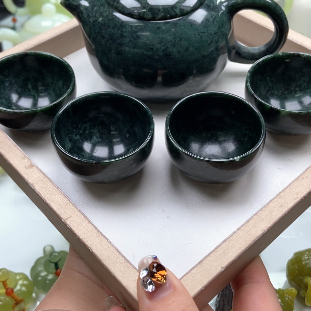 蛇纹石玉壶未镶嵌