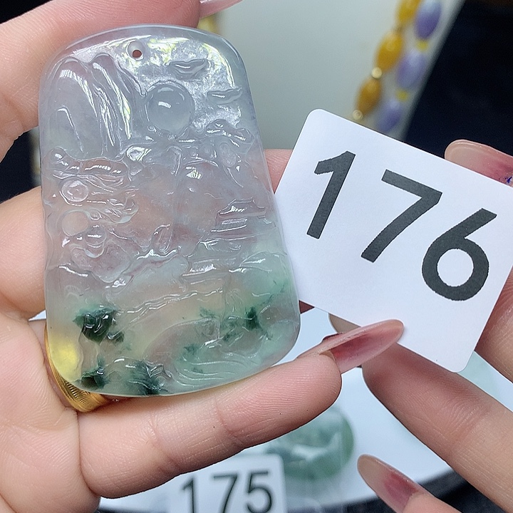 翡翠吊坠(赠链)未镶嵌