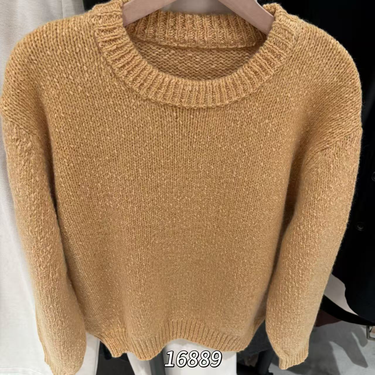 16889（部分无水洗唛，介意慎拍）WANGDAN新款净版圆领针织衫
