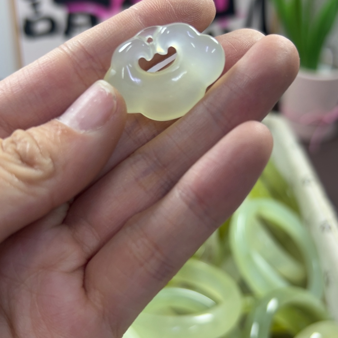 蛇纹石玉手镯未镶嵌690