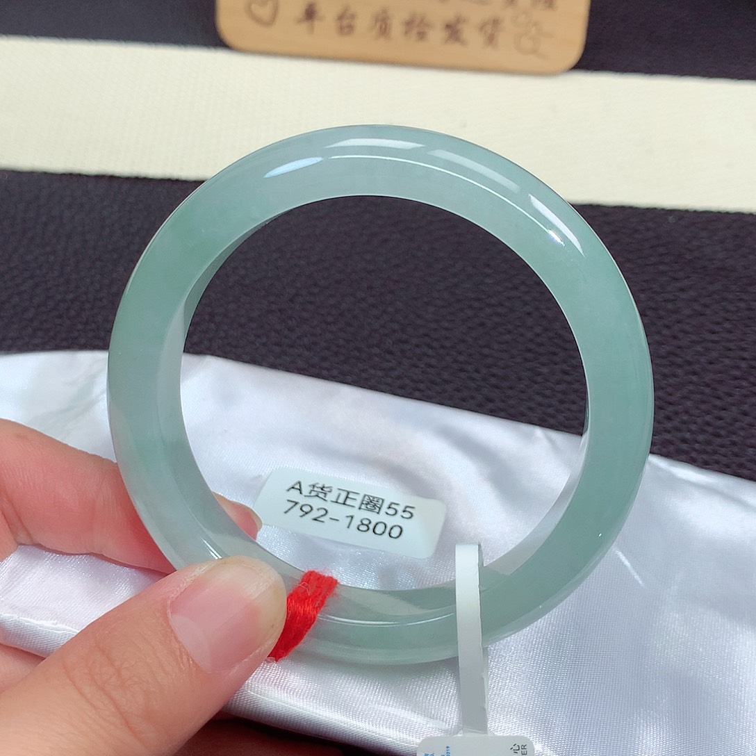 翡翠手镯未镶嵌1183