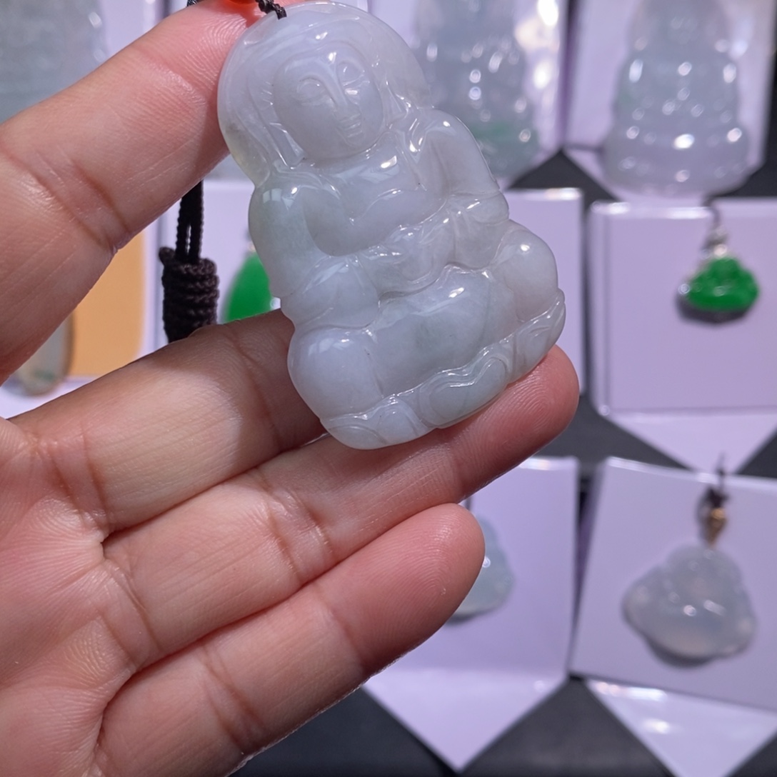翡翠未镶嵌颈饰观音
