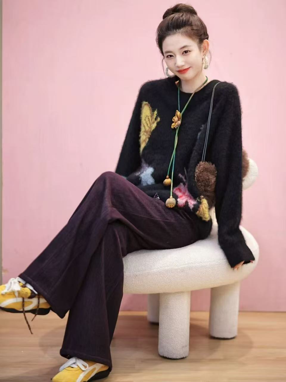 1821【九炫女装】新款高级设计感圆领纯色蝴蝶图案百搭拉绒工艺上衣