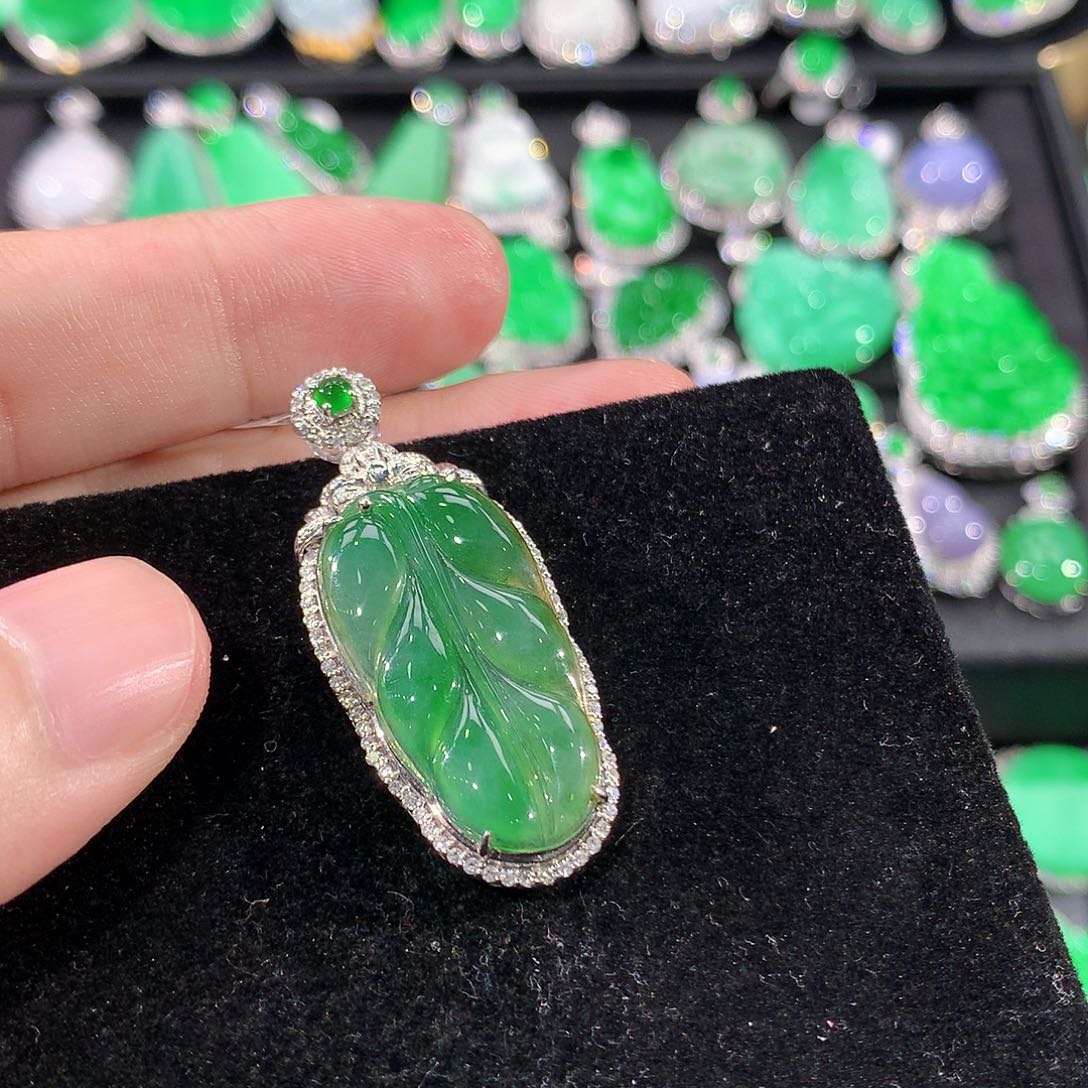 翡翠18K金镶嵌颈饰