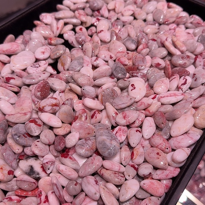 天然辰砂原矿石吊坠随机发货  