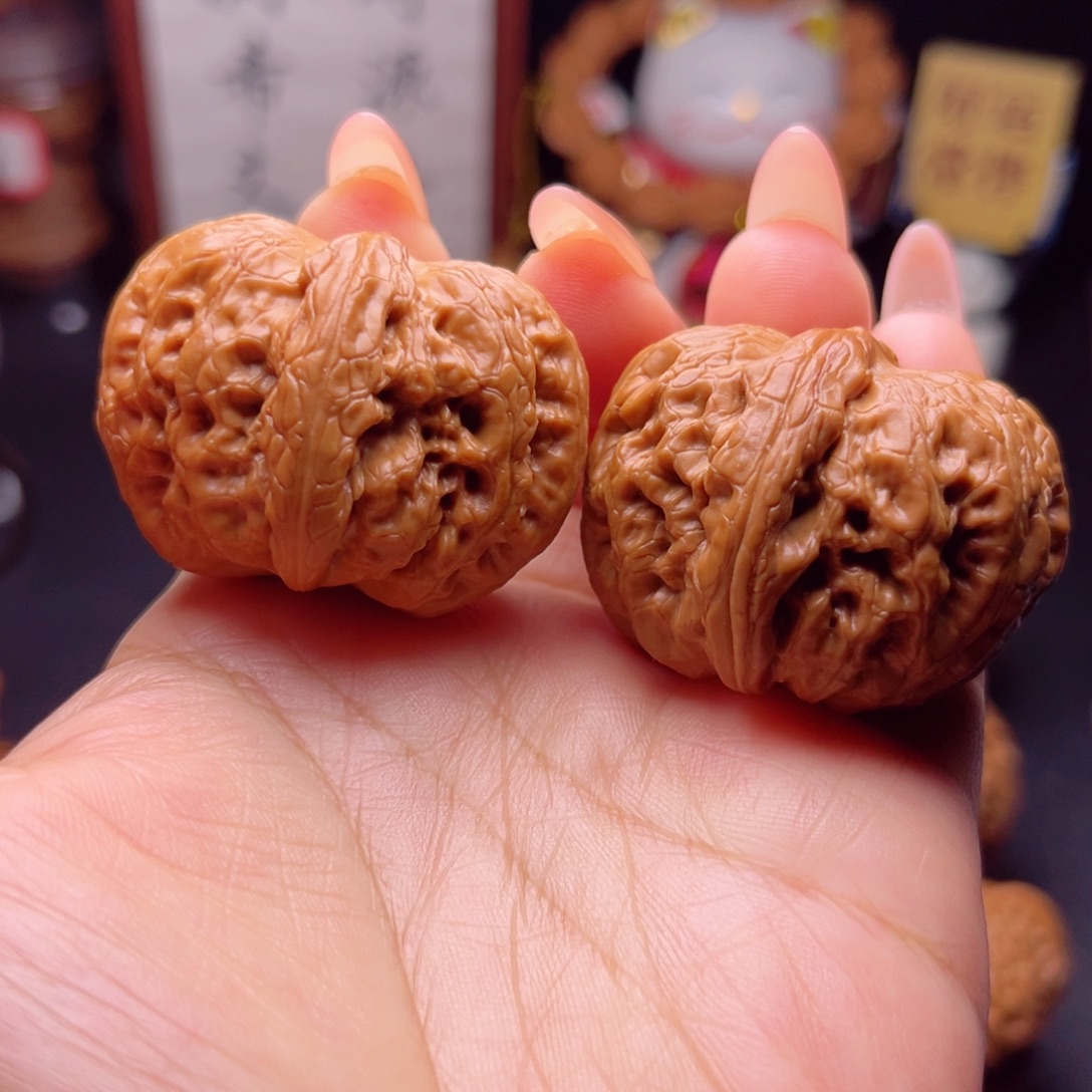 文玩核桃吊坠平谷翘元宝