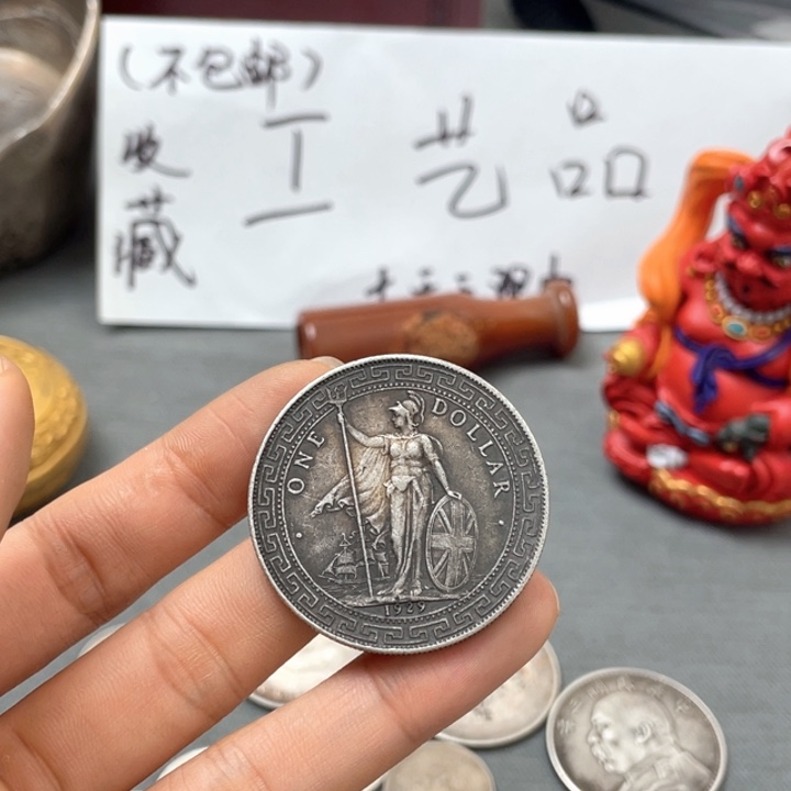 叶***现代一枚工艺摆件