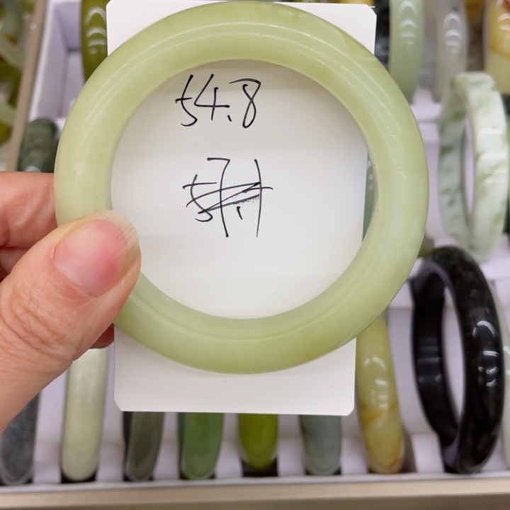 蛇纹石玉手镯未镶嵌